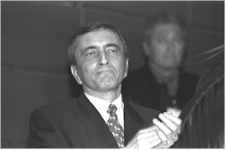 fnmartinez27.jpg (12646 octets)